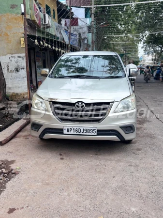 TOYOTA INNOVA