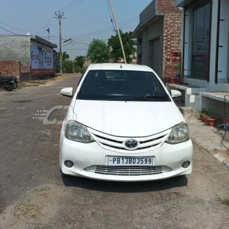 TOYOTA Etios Liva [2013-2014]