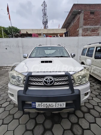 TOYOTA FORTUNER