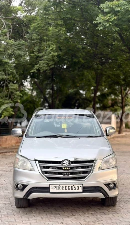 TOYOTA INNOVA