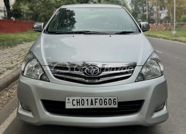 TOYOTA INNOVA