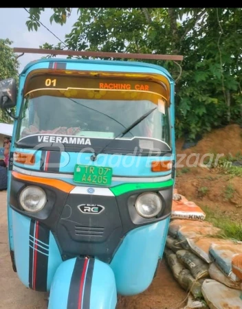 Bajaj RE E-TEC 9.0 