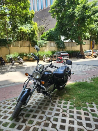 Bajaj Avenger 150 Street