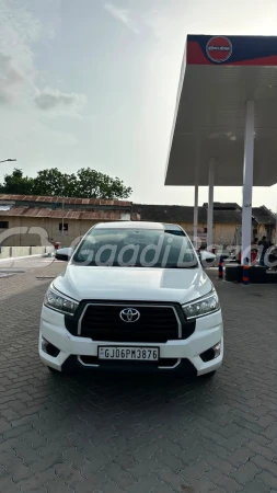 TOYOTA INNOVA CRYSTA