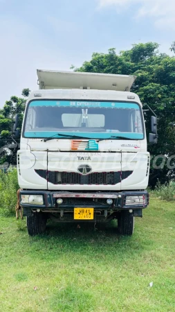 TATA MOTORS SIGNA 1923